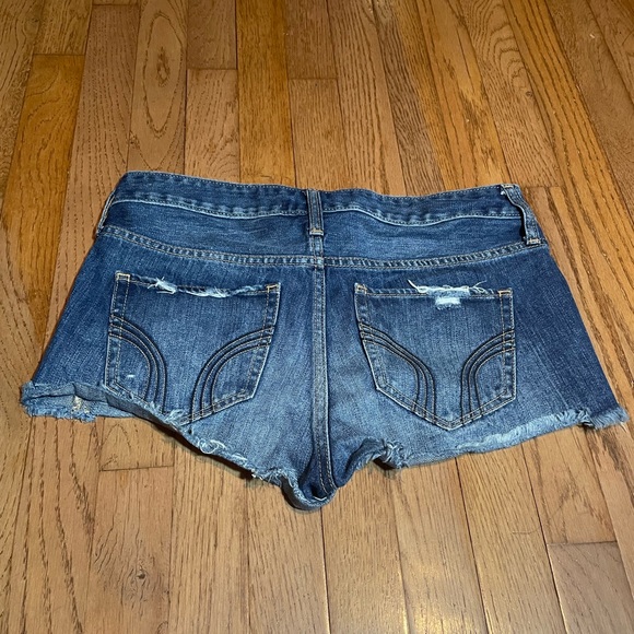 hollister jean shorts - Picture 3 of 3